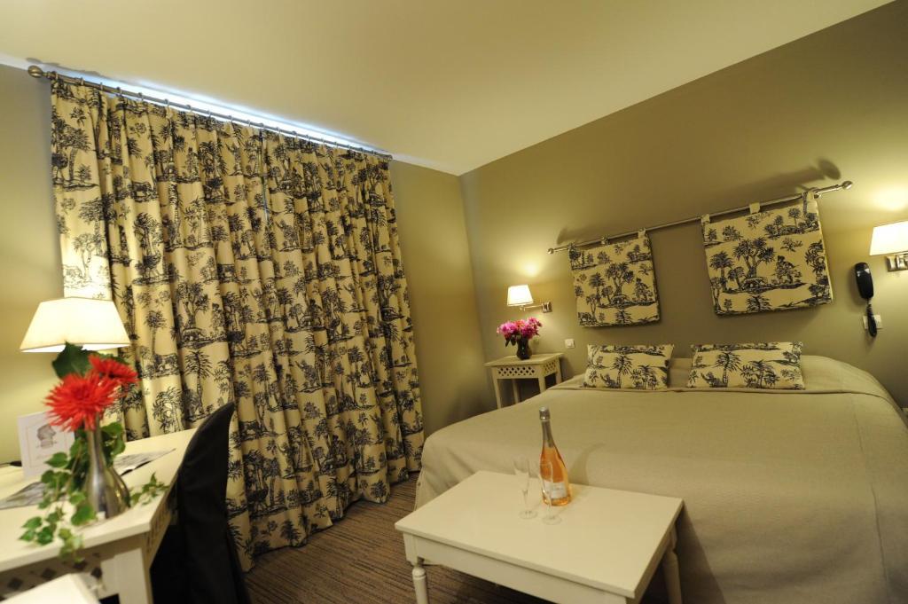 Hotel Spa Le Relais Du Bellay Montreuil-Bellay Szoba fotó
